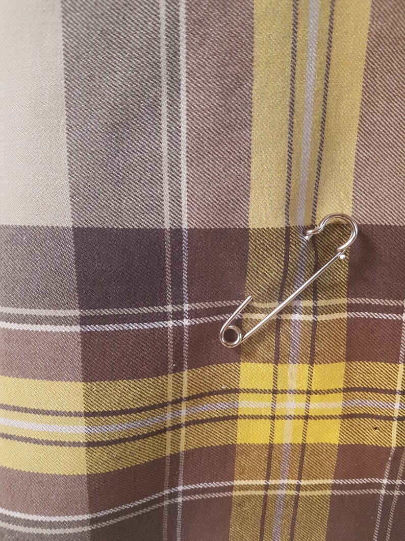 Check skirt from the 1970s with original safety pin Size EU 36 UK 10 US 6 Waist 72 cm 28,3 inches