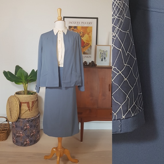 Skirt suite from the late 40s or early 40s. Blue 5
