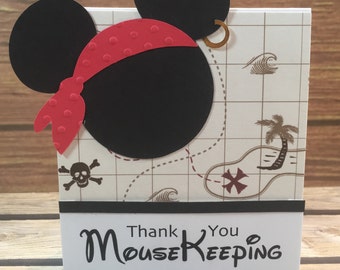 Un porte-embout de style tente pour gardien de souris Disney sur le thème des pirates pour les séjours dans un complexe Disney