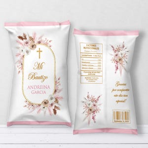 May include: Pink and white chip bag with a floral design and gold accents. The front of the bag says "Mi Bautizo" and "Andreina Garcia". The back of the bag has nutritional information and a thank you message.