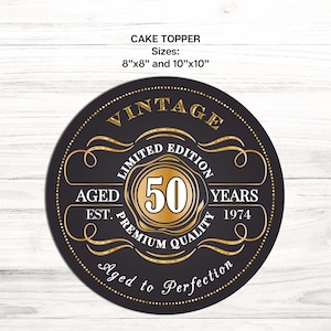 Puede incluir: Topper de pastel redondo negro y dorado con el texto "Vintage Edición Limitada Envejecido 50 Años Est. 1974 Calidad Premium Envejecido a la Perfección".