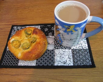 Posavasos para taza, algodón acolchado en blanco y negro, 10,5 x 6,5 pulgadas