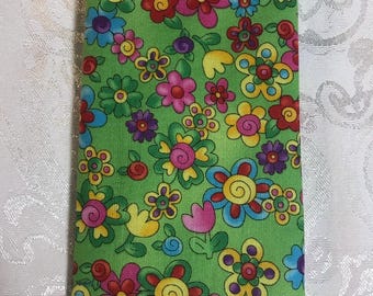 Estuche para gafas de tela suave y acolchado con diseño floral verde