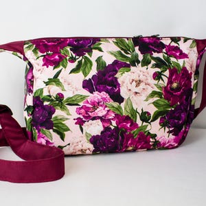 Floral crossbody bag, Small shoulder bag, Handmade purse, Canvas crossbody, Boho floral crossbody, Lightweight purse, Adjustable strap purse