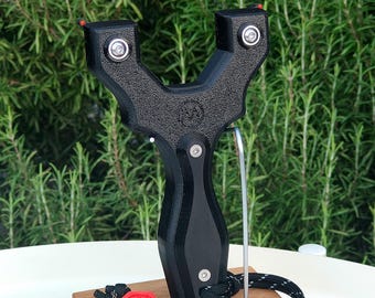 S14-L V2 Slingshot: A thicker and tougher body offers precise performance, featuring optional fiber optics.