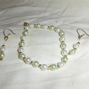 Light celery green 2 piece earring and bracelet set