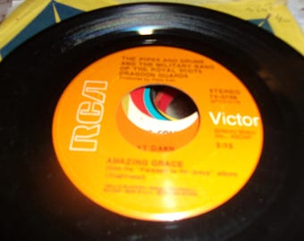 Las gaitas, los tambores y la banda militar de la Guardia Real Escocesa de Dragones - "Amazing Grace" / "Cornet Carillon"