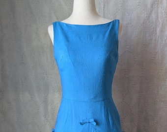 1950s Vintage Teal Blue Sleeveless Dress, Flared Skirt, V-Back, Bow detail, XS