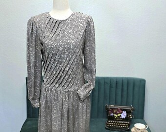 1980s Vintage Dress, 80s Does 40s Style, Pleated Bodice, Gray  100% Silk, Pockets