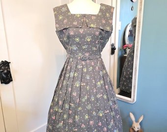 Vintage Whimsical Print 40s 50s Dress, Wide Collar, Charming Print, Day Dress, Pleated, Sunshine, Roosters, and Flower Bouquets, Cottagecore