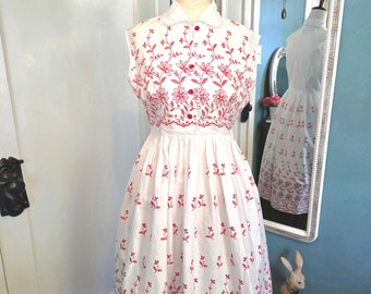 1950s Floral Cut-out Cotton Dress, Mode O&#39; Day Brand, Vintage 50s, Full Skirt, Collared Day Dress Shirtdress
