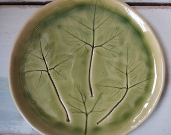 Dessertteller Giersch handgeformt, Pflanzendruck, Grün