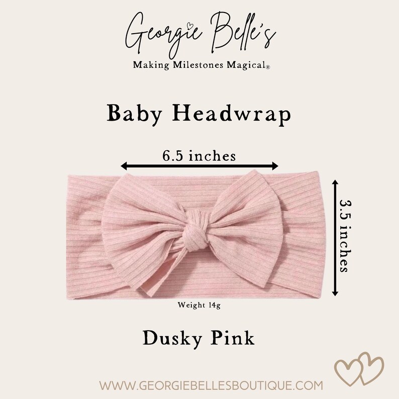 Puede incluir: Diadema para beb&eacute; de color rosa oscuro con un lazo grande. La diadema mide 16,5 cm de ancho y 8,9 cm de alto. El peso es de 14g. El texto "Baby Headwrap" se muestra encima del producto.