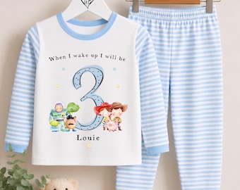 Pijamas de cumpleaños personalizados con diseño de juguete / Pijama de cumpleaños de guardabosques espacial / Pijama "Cuando me despierte" / Primer cumpleaños / Segundo cumpleaños / Pijama de vaquero