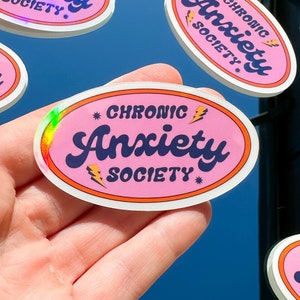 Chronische Angst Gesellschaft | Pinke trendige holographische Sticker | Wasserfester Aufkleber