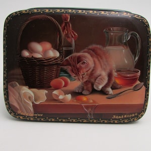 Russian Fedoskino Lacquer Box Kitten on a Table