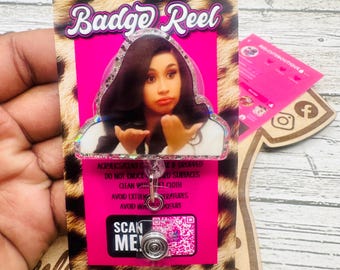 Cardi B グリッター アクリルバッジリール - 看護師、医療従事者IDクリップ