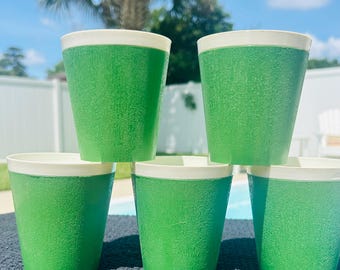 Set di 5 bicchieri termici vintage David Douglas in plastica verde.