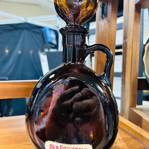 Alte Fitzgerald Whisky 'Man O'War' Pferdeflasche