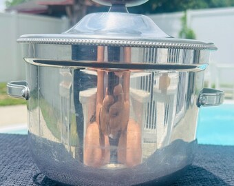 Balde de gelo de alumínio fundido de meados do século XX, fabricado pela Buenilum, com interior em Pyrex.