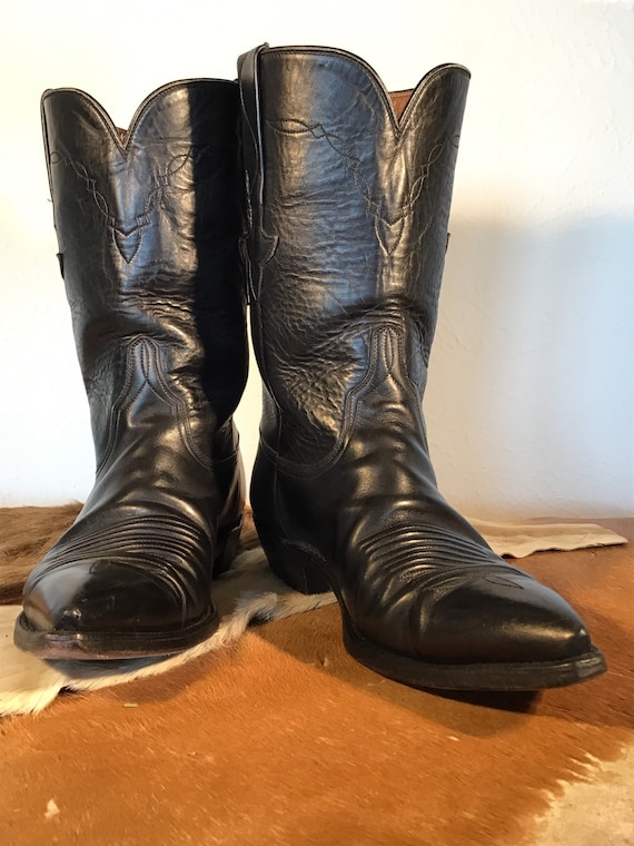 black pointed toe cowboy boots