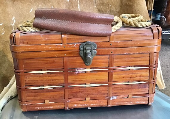 Wood basket purse