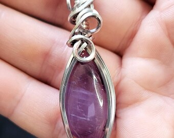 Amethyst pendant in silver wire