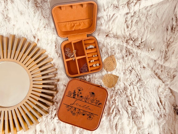 Personalized Faux Leather Jewelry Travel Case: Engraved  display picture 2