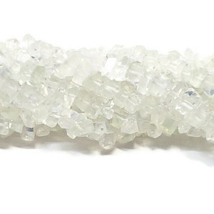 Filo di perline di pietra preziosa di quarzo di ghiaccio completamente sfaccettato e dal taglio irregolare