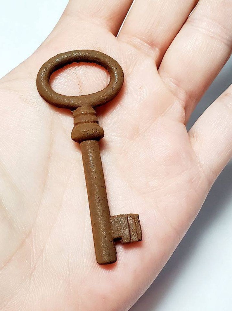 Vintage Reproduction Rusty Steampunk Skeleton Key Pendant image 1