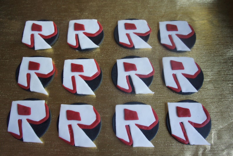 12 Roblox Fondant Cupcakes Toppers - 