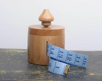 Tasmanian Oak Vintage Style Wooden Tape Measure