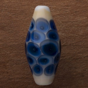 Blaue Becken sind handgefertigte Lampwork-Glas-Fokalperle