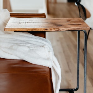 Live Edge Wooden C table with Rounded Steel Frame. End Table, Laptop table, TV Tray, Side Table Bild 2