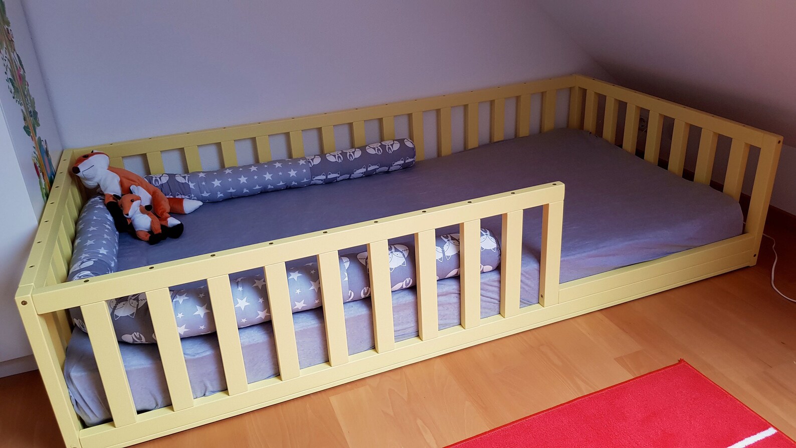 чехлы на прутья детской кроватки. мягкие накладки на детскую кроватку. рейки для детской кроватки. защита на бортики детской кроватки. фенс бортики в кроватку.