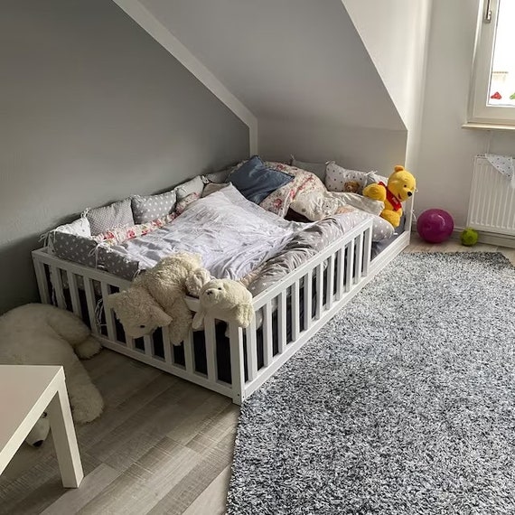 NUEVO Cama de suelo para niños pequeños con listones, cama