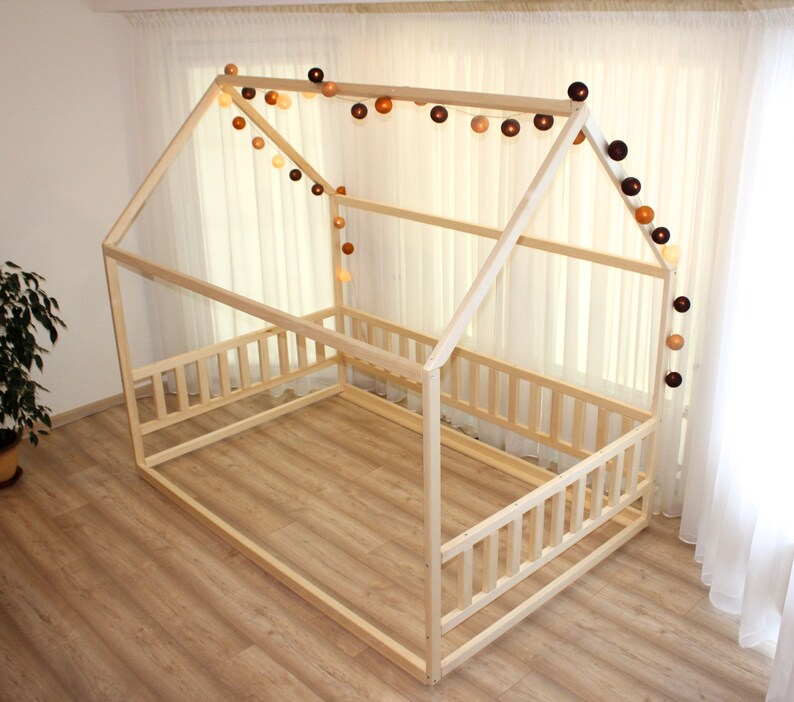 Toddler house bed without slats, Montessori floor bed, kid's bed, wood bed, kid's bedroom, www.home4dreams.com 