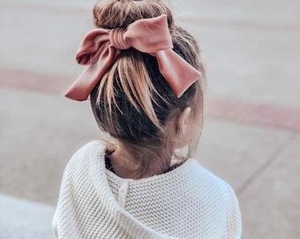 HOLIDAY collection - Large velvet hair bow