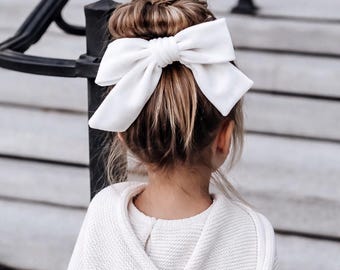 Large velvet hair bow - OFF WHITE