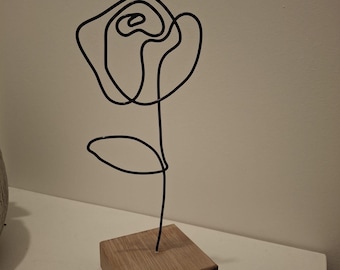 Sculpture de rosaces en fil fin, base en chêne massif, décoration d'intérieur minimaliste