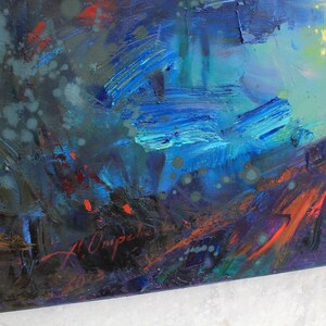 Peut inclure: Peinture abstraite avec des coups de pinceau bleus, verts, rouges et violets. La peinture est sign&eacute;e "J. Ompech" dans le coin inf&eacute;rieur droit.