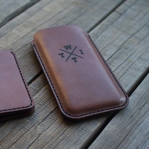 Estuche de cuero de lujo para iPhone con tarjetero para varios modelos: elegancia artesanal