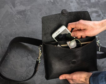 Leather Crossbody Belt Bag: Small Unisex Design