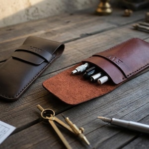 Bruidsjonkers cadeau leren pennenetui, gepersonaliseerde drievoudige pennenhouder, slanke leesbrillenkoker, aangepaste vulpenhoes, cadeau 3e verjaardag
