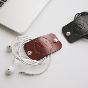 Set of 2 leather cord keeper, earphone holder, headphone holder, organizer earphone, earphone storage, holder cable image 2