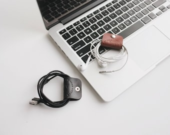 Set of 2 Leather Cord Keeper: Handmade Italian Cable Organizer