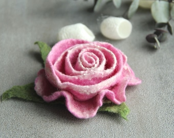 Fleur en feutre Broche en feutre Rose broche Rose bijoux Feutre fleur broche Feutre rose Feutre broche Fleur en laine Cadeau pour sa laine rose Rose rose