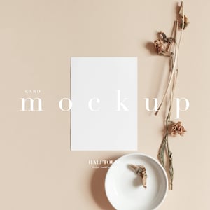Uitnodiging mockup, wenskaart mockup, kaart mockup, gedroogde plantaardige, 5 x 7 kaart mockup, trouwkaart mockup, bruiloft mockup, lege kaart, lege kaart