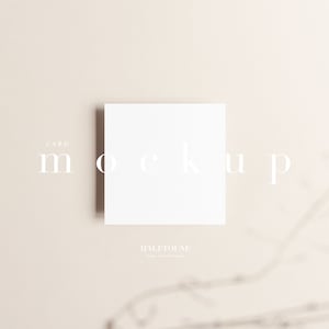 Vierkante kaart mockup, kaart mockup, mockup kaart, uitnodiging mockup, briefpapier mockup, gestileerde mockup, kaart plat leggen, kaart en wazig tak mockup