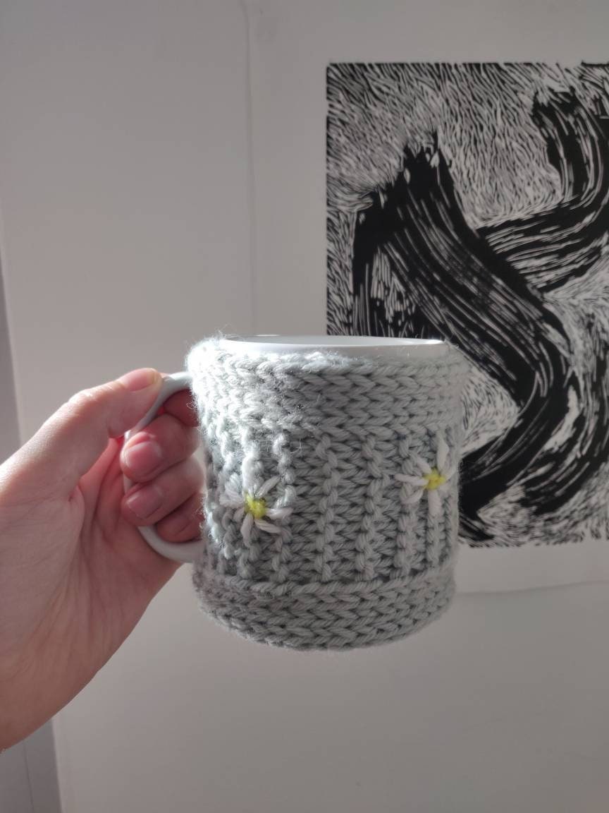 Tour de Tasse en Laine Gris Bleu Clair Fleurs, Manteau Pour Mug, Tricot, Broderie Fait Main